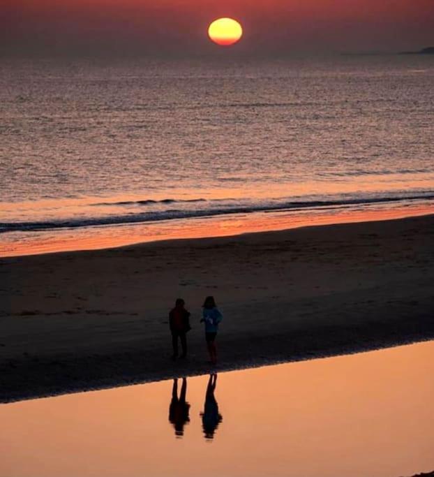 May Cottage - Heart Of Vibrant Village & 10 Mins Walk To Beach มิลฟอร์ดออนซี ภายนอก รูปภาพ